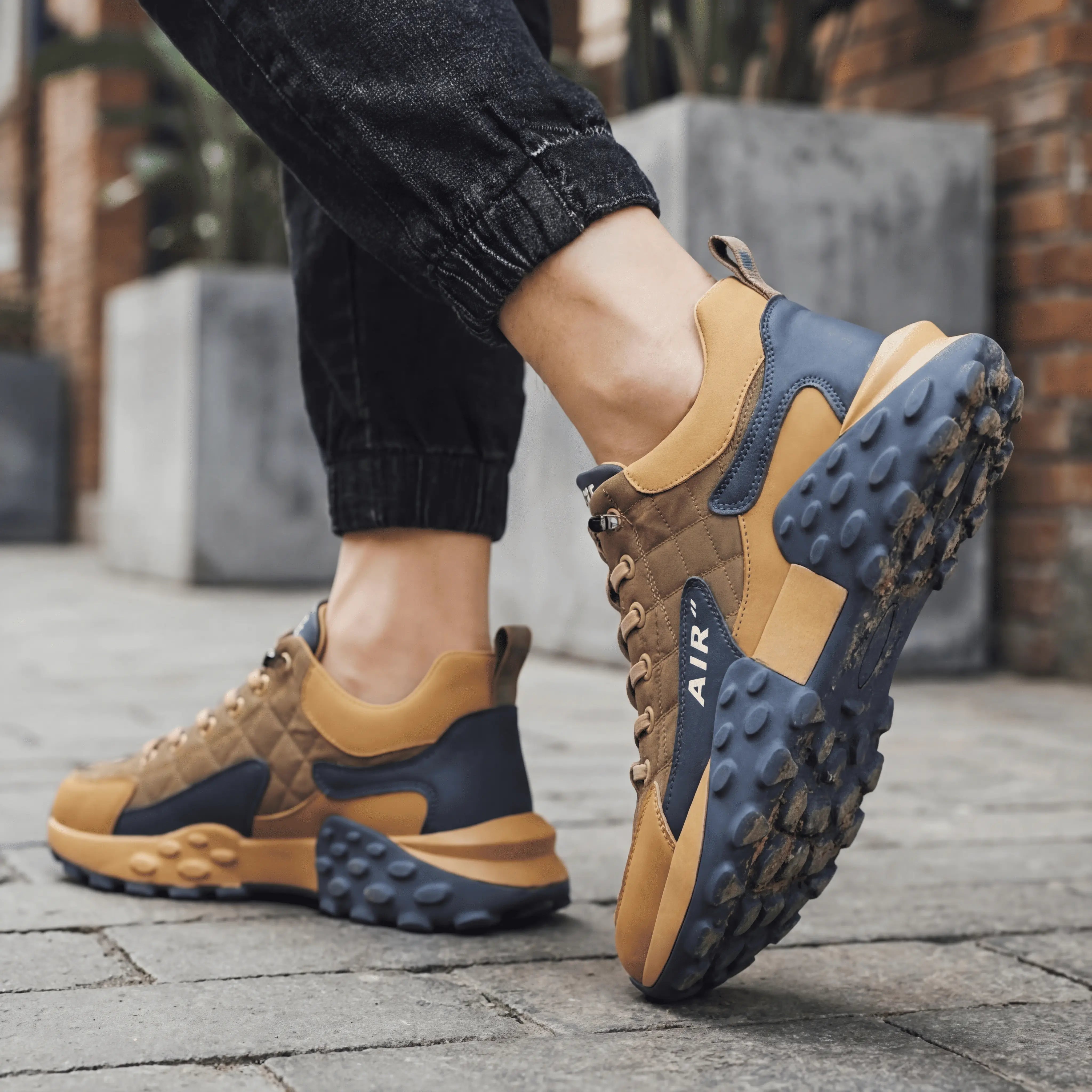 Bequeme und strapazierfähige Sneaker – Air Cross